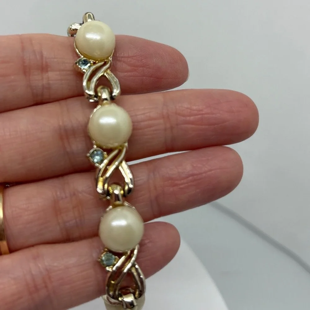 Gold Tone Faux Pearl and Blue‎ Rhinestone Link Bracelet 6.25 Inch Vintage